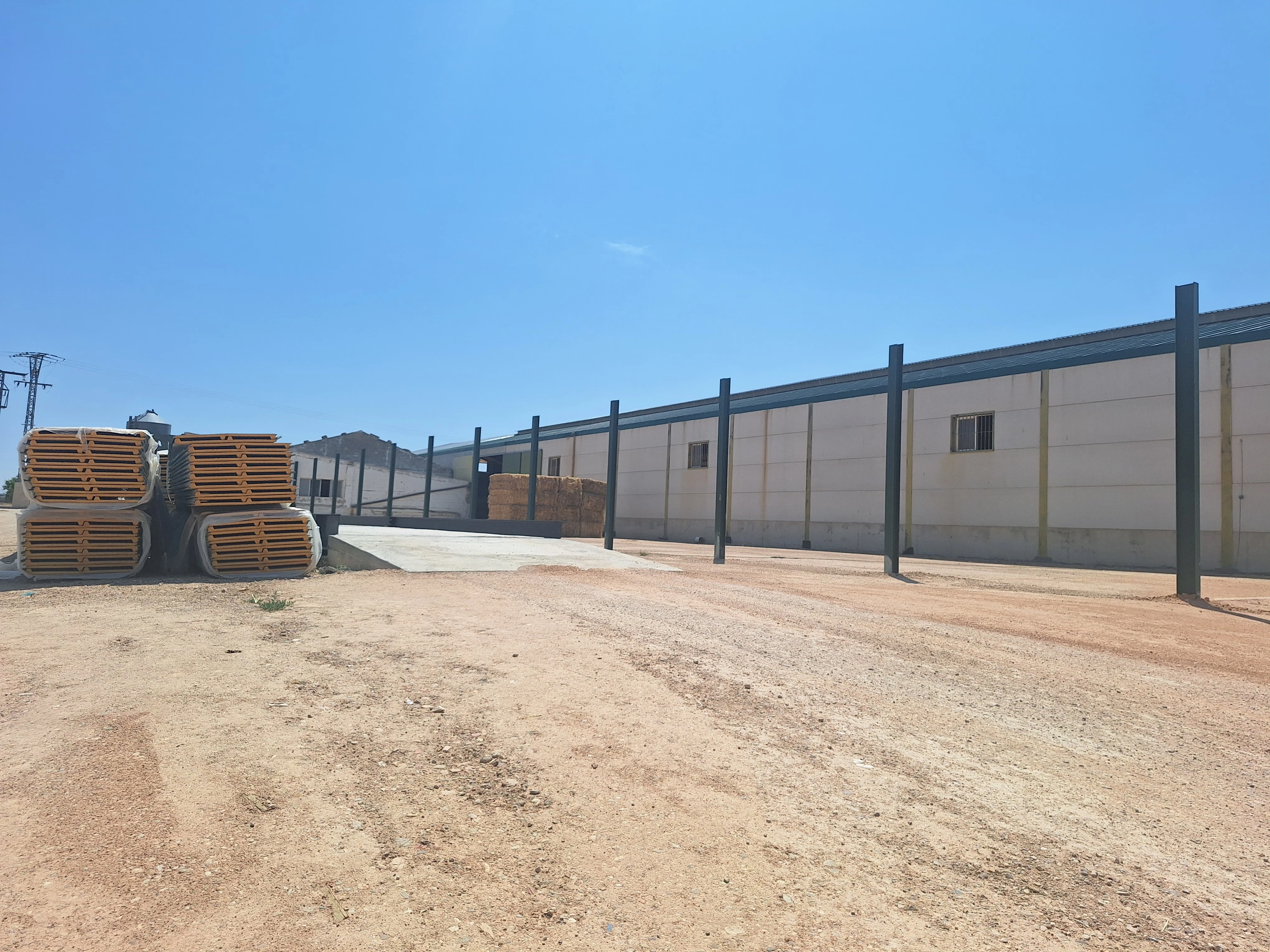 Nave agroindustrial y obras de ingeniería rural en ejecución