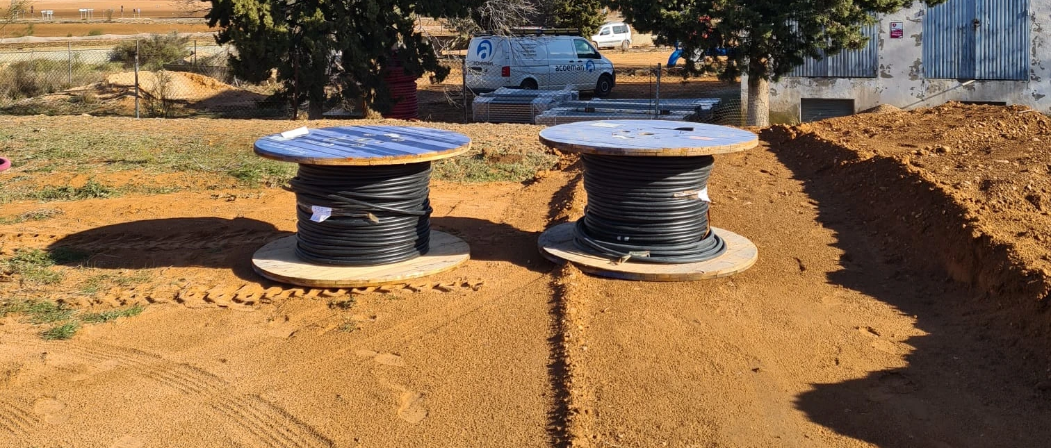 Caseta prefabricada e instalación eléctrica del parque solar